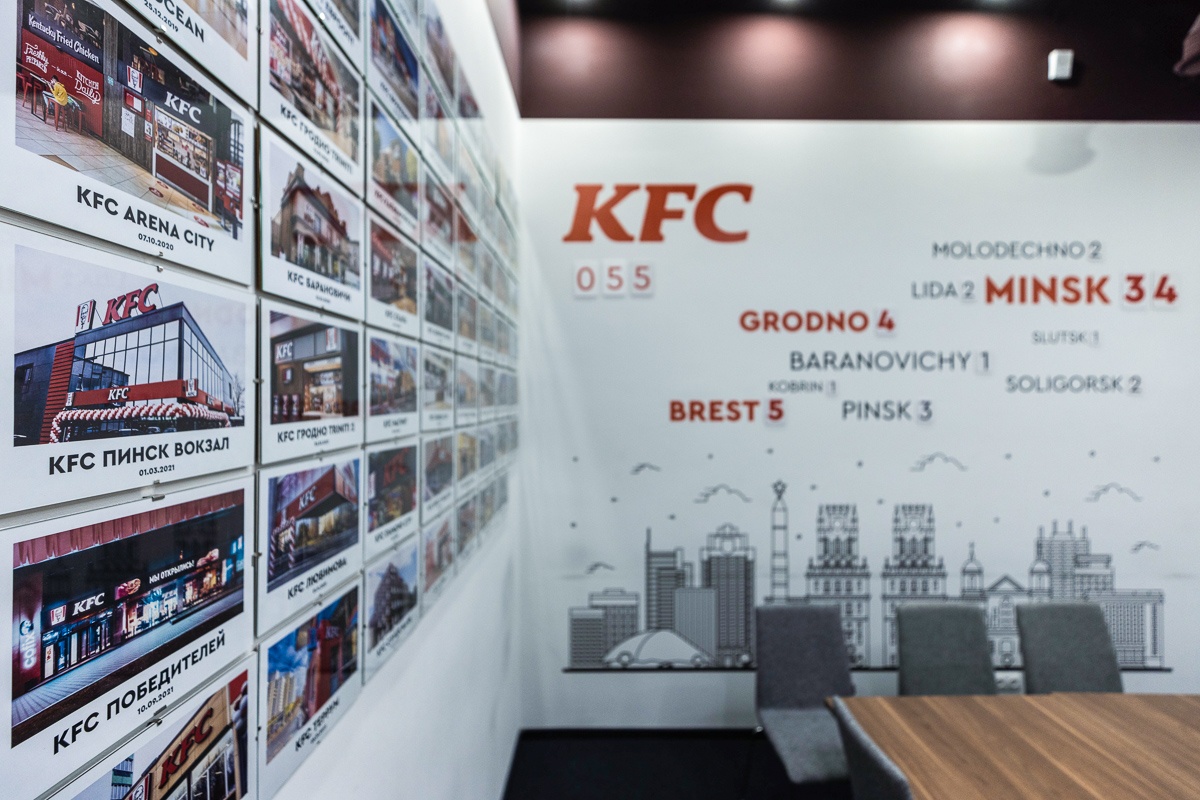 Капсулы для работы в тишине и лампа от бактерий. Побывали в офисе KFC в  Беларуси — OfficeLife