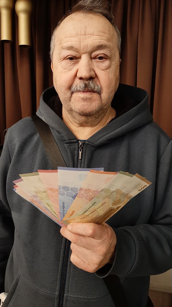 От&nbsp;утюгов до&nbsp;кукол и&nbsp;мемов. Что коллекционируют белорусы разных поколений