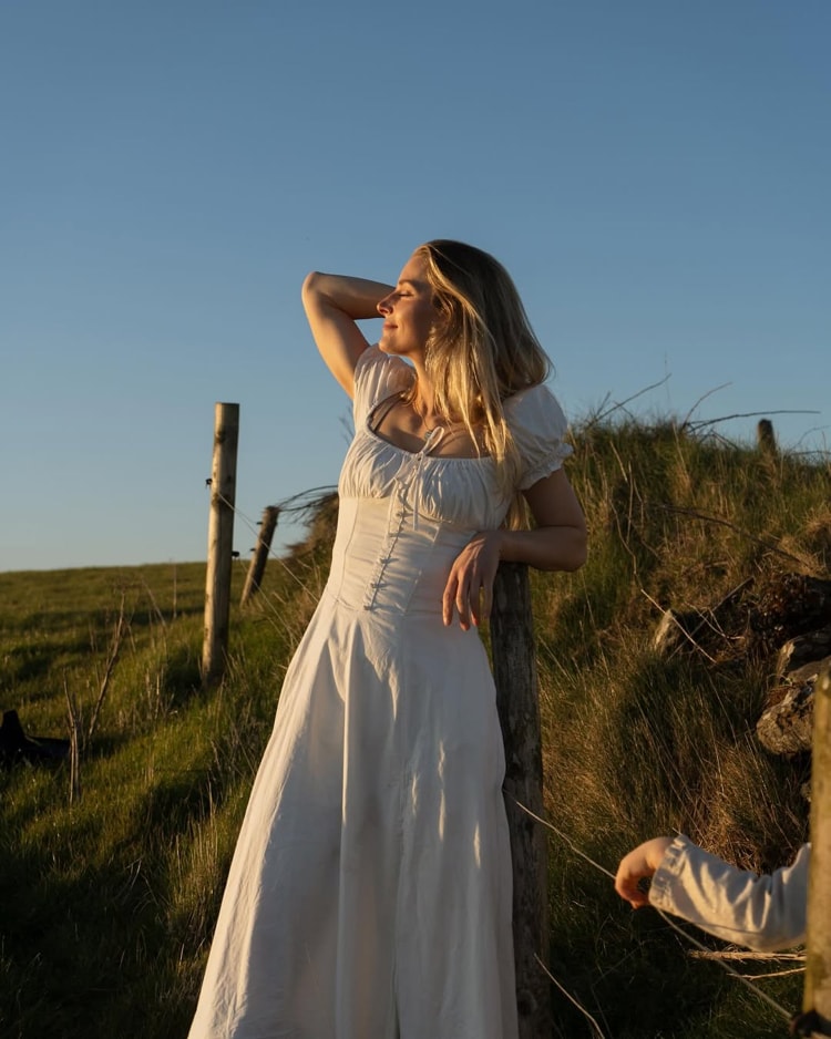 Босая, беременная и с коровой: почему женщины опять выбирают патриархат