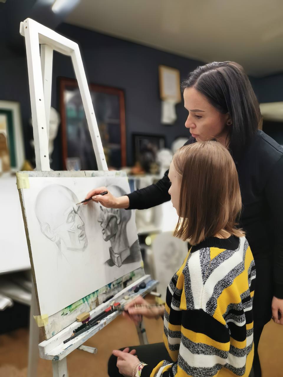 «На плохой бумаге хорошей работы не получится». Как открыть студию рисования
