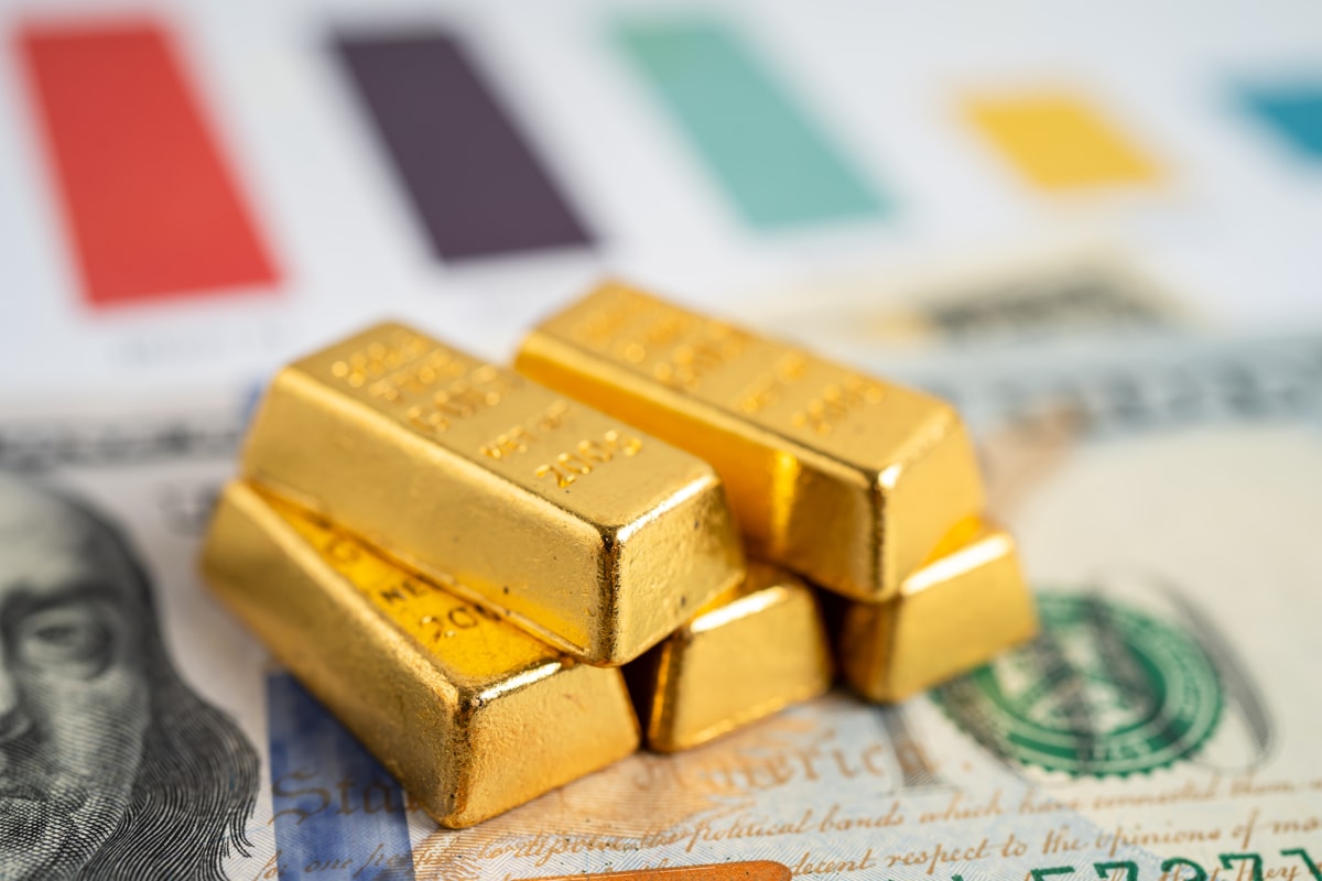 В Беларуси уже три месяца продают «золотые облигации». Разбираемся, выгодно ли это