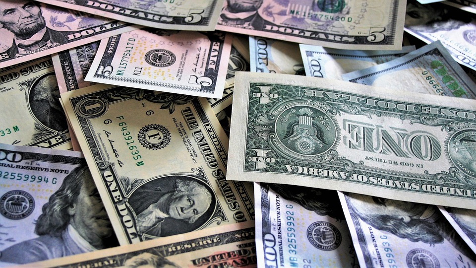 Белорусы за 11 месяцев купили валюты на $1,7 млрд больше, чем продали