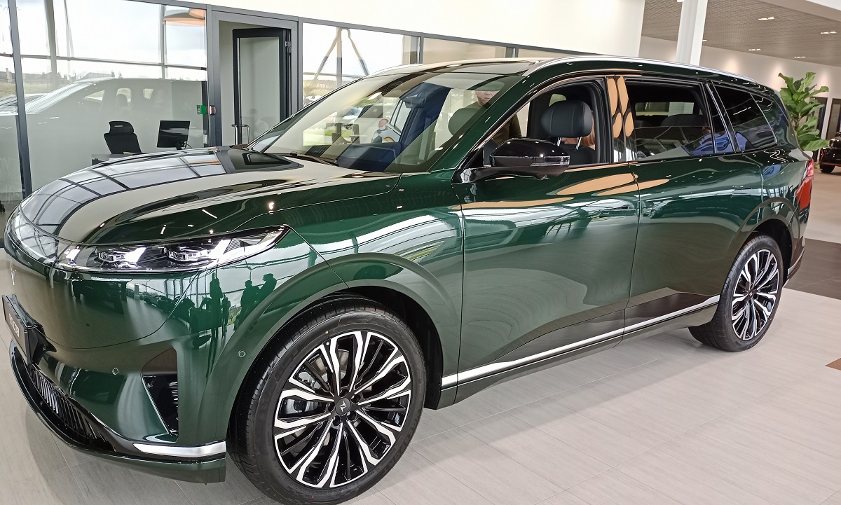 Дистрибьютор бренда eπ представил в Беларуси новый кроссовер. У него очень интересная цена