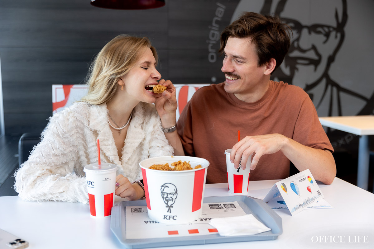 От свиданий в KFC до полета на шаре: ресторан преподнес влюбленным свадебный подарок 