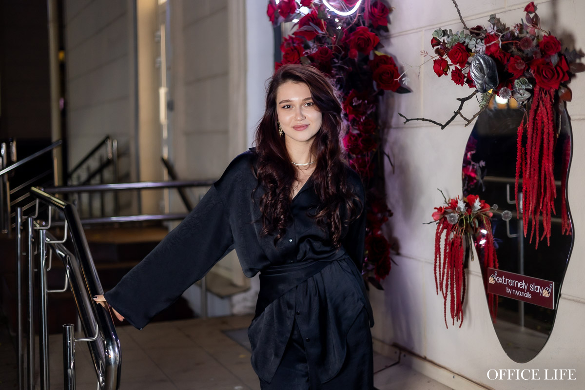 «Окончить факультет международного права, чтобы зарабатывать маникюром? Легко!» Как понять этих зумеров