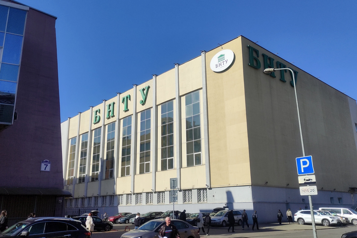 Вузы подводят итоги вступительной кампании. Где самые высокие конкурсы и проходные баллы