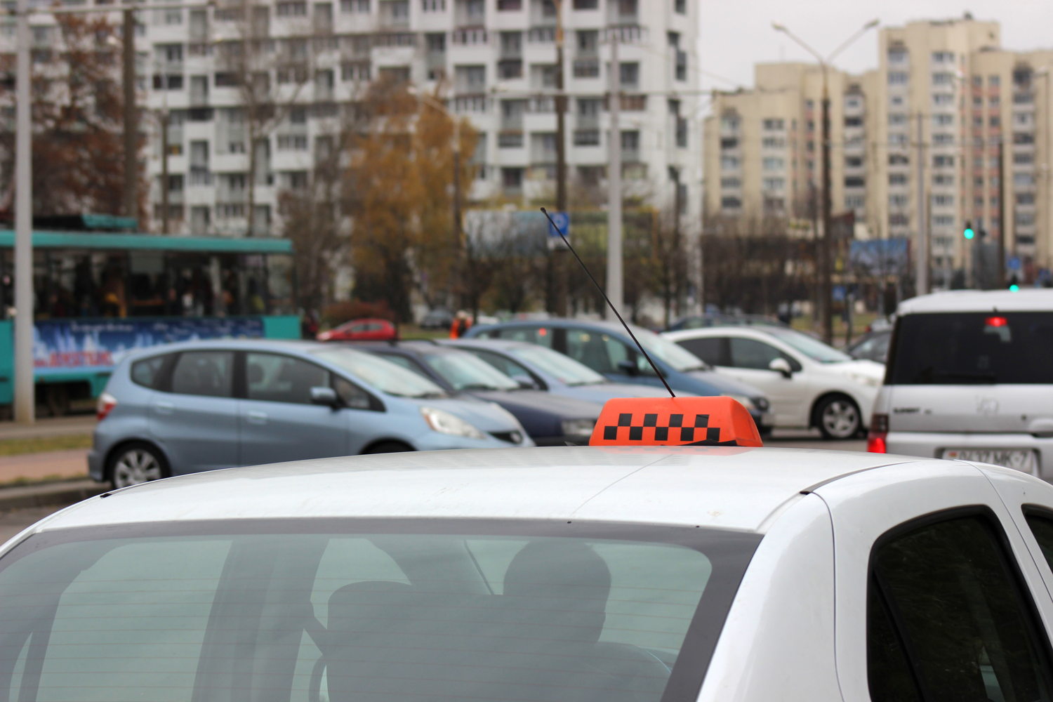 Что автомобильный кризис сделал с белорусским рынком такси и каршеринга