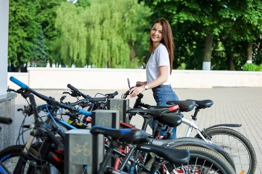 А1 продолжил установку велопарковок по всей Беларуси – теперь они есть не только в Минске