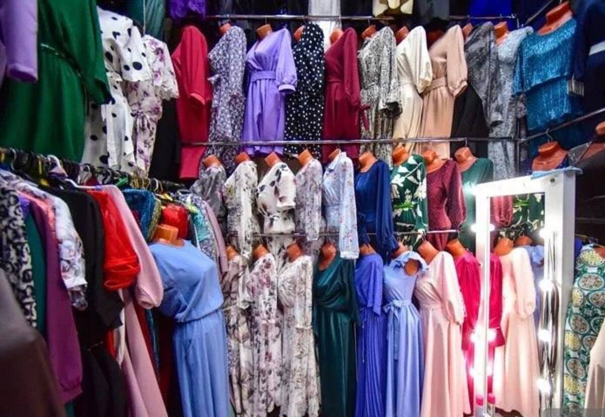 Наценка в два раза выше нормы: МАРТ нашел нарушения при продаже одежды к выпускным