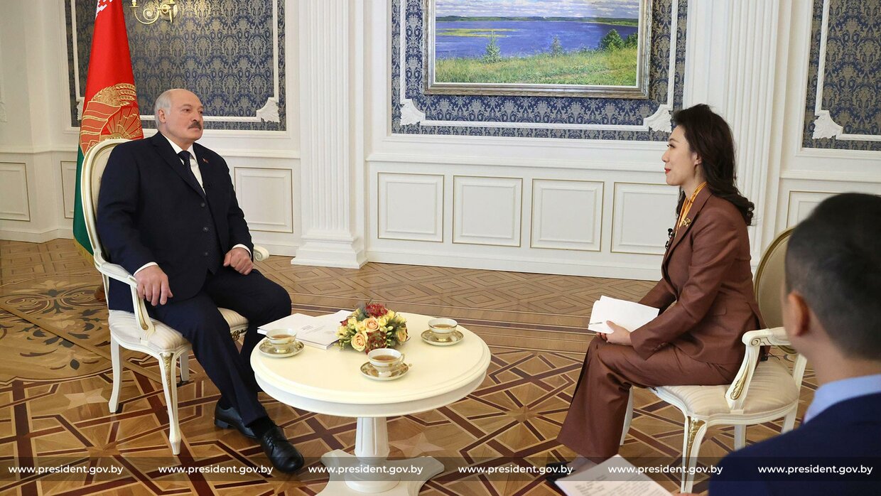 «Уникальная ситуация, чтобы положить конец конфликту». Лукашенко о России и Украине