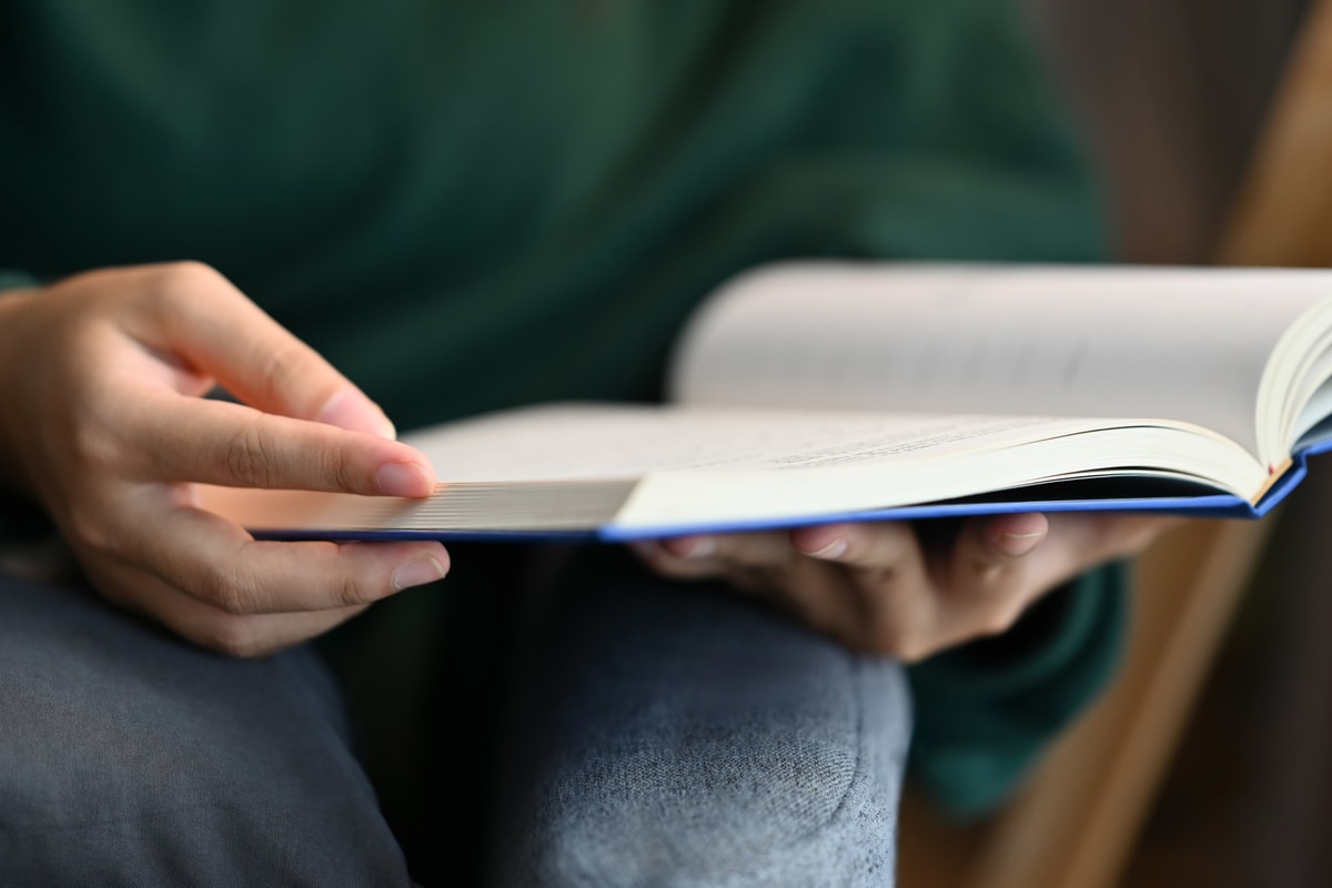 Пять важных книг 2024 года, которые стоит почитать на больших выходных