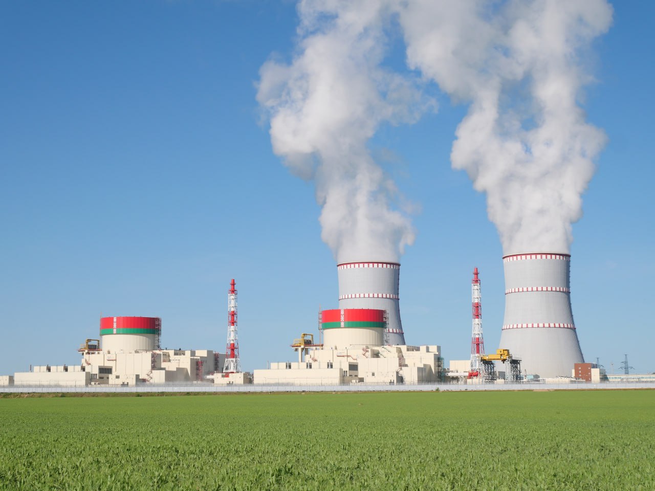 Лукашенко и Путин обсудили строительство второй АЭС в Беларуси. О чем договорились