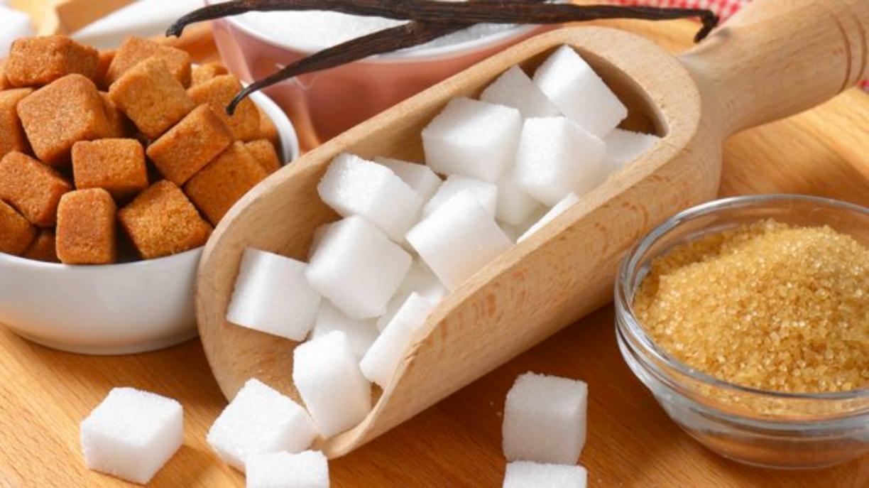 Эксперт рассказал, сколько сахара Беларусь поставляет в Россию