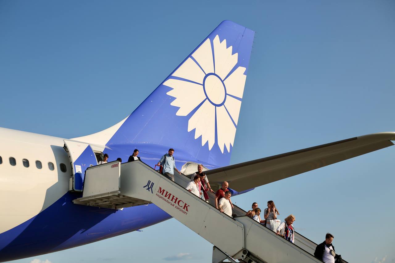 «Через год пассажир вспоминает, что забыл в самолете кольцо». Как и для чего авиакомпании хранят наши персональные данные