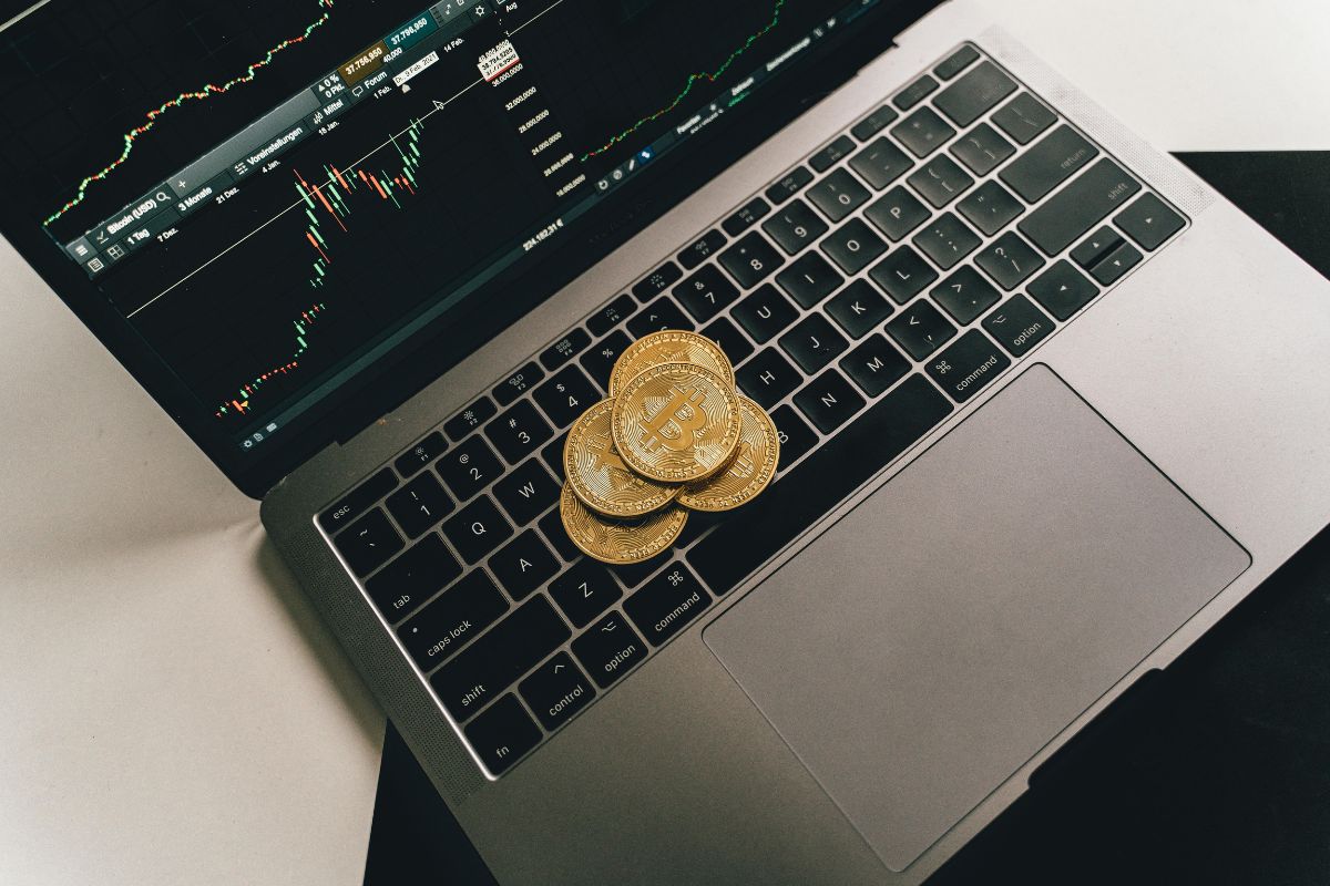 Минчанин полгода вкладывал в «криптобиржу» и потерял более 50 тыс. рублей