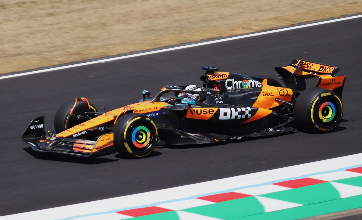 Выходные дома в режиме супертехнологий: фильм об одержимости, финал Формулы-1 и шутер года 