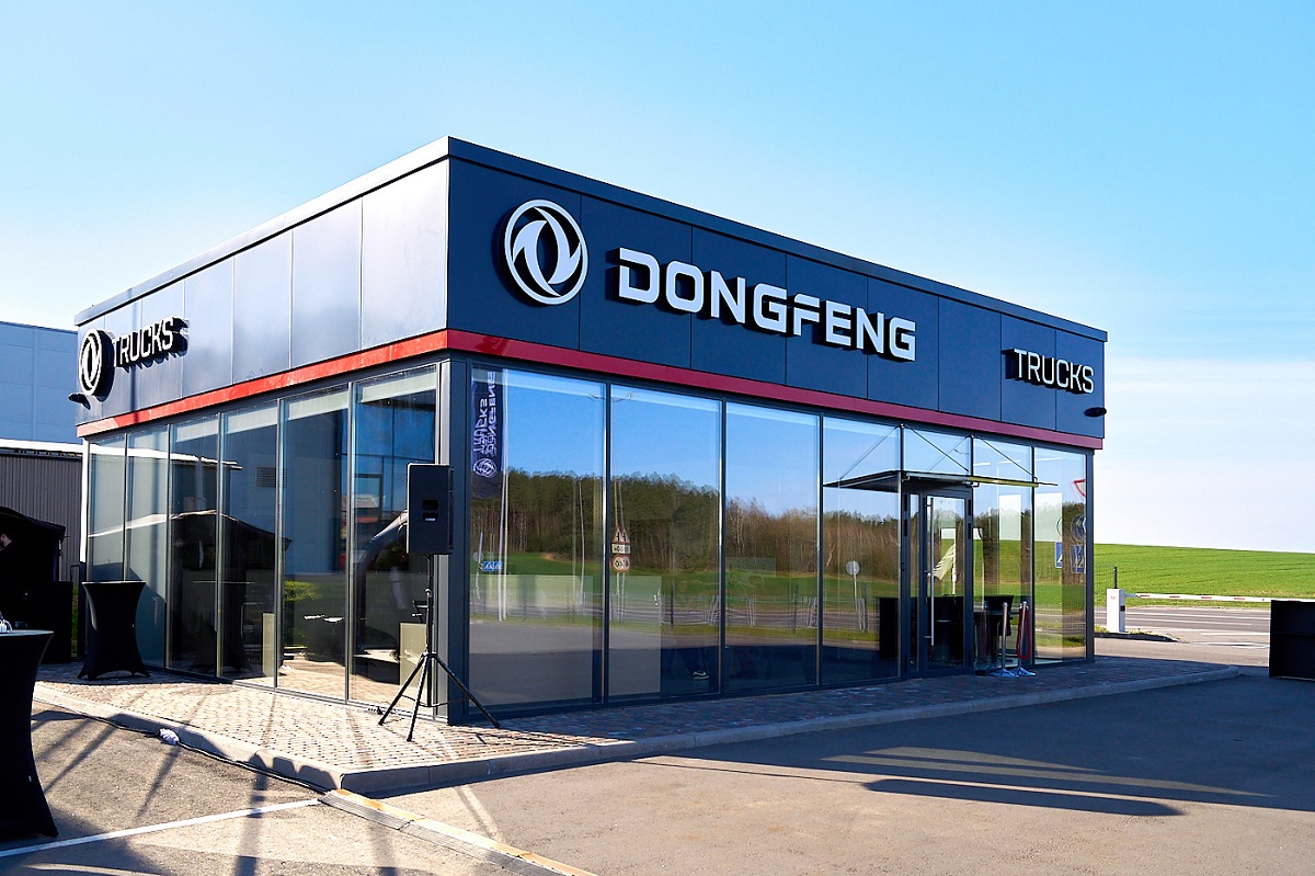 В Минске открылся флагманский автоцентр грузовой техники Dongfeng Trucks