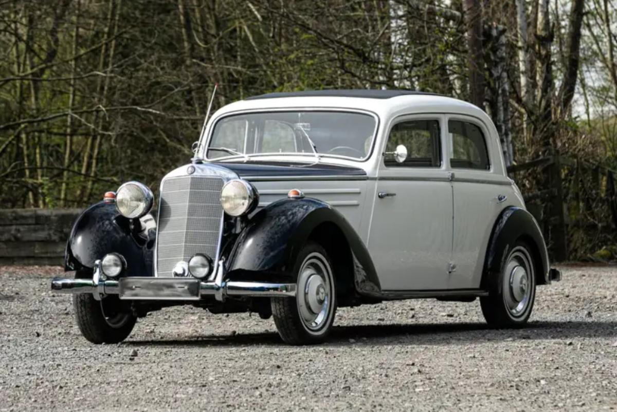 На торги выставят Mercedes-Benz Мэрилин Монро