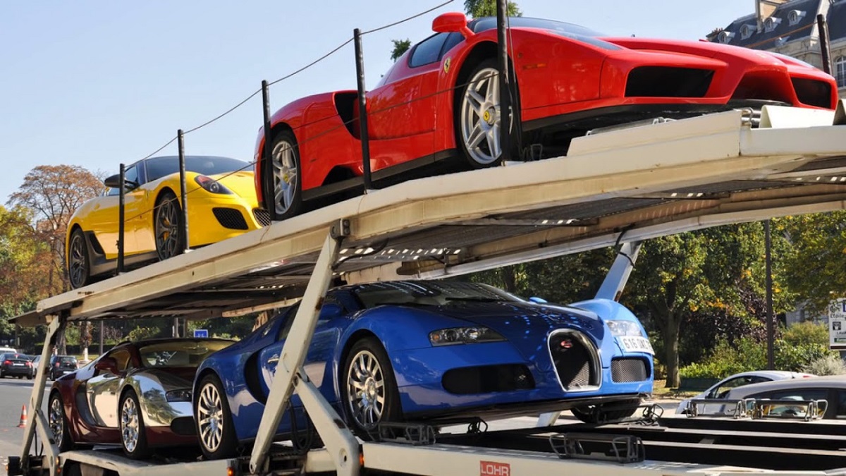 В Польше задержали 20 человек, которые поставляли люксовые машины в Беларусь в обход санкций