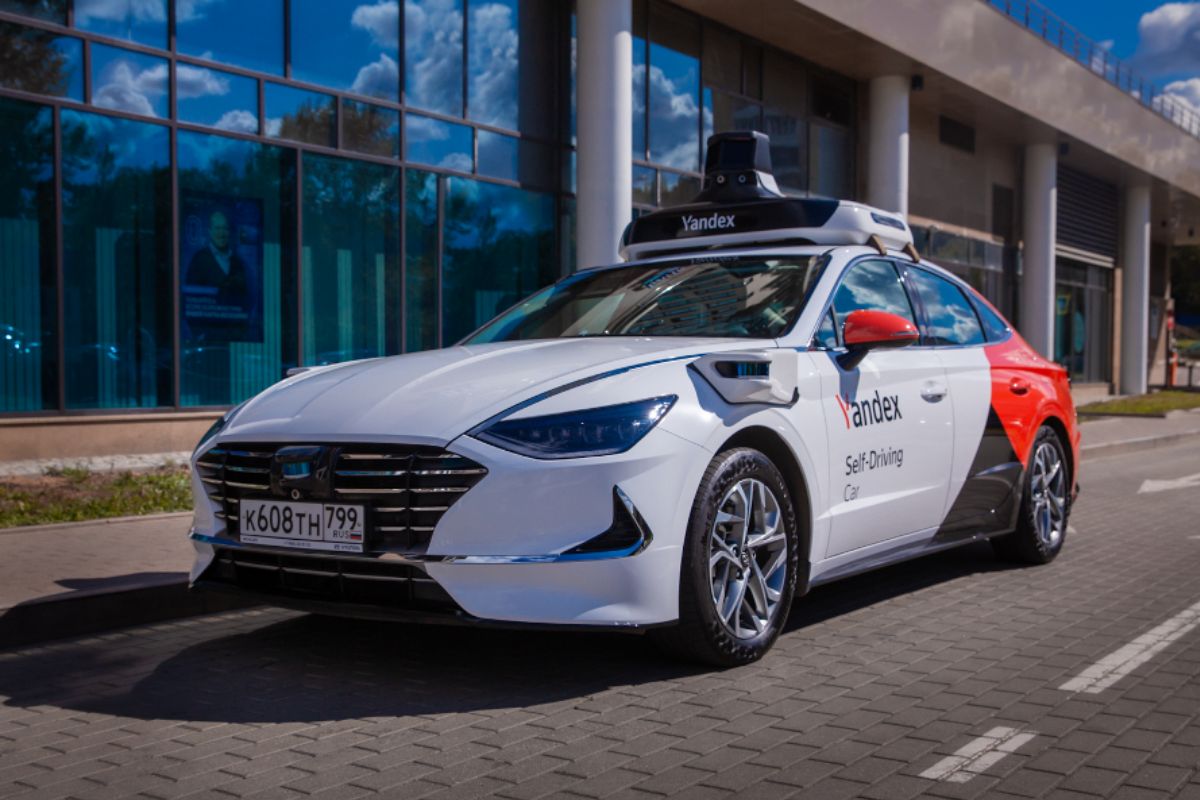 Роботакси в Минске и не только. Что обсуждали премьер Беларуси и глава «Яндекса»