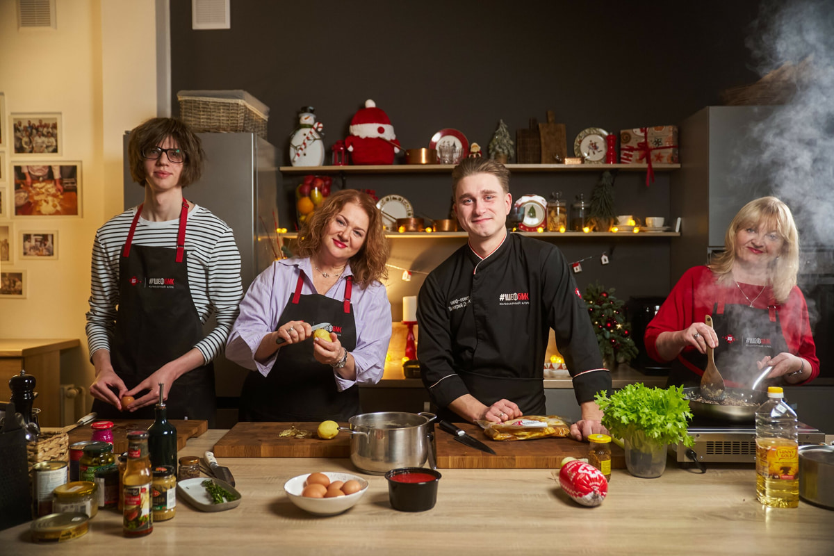 Удон, лазанья, оливье: как накрыть новогодний стол, который объединит вкусы разных поколений