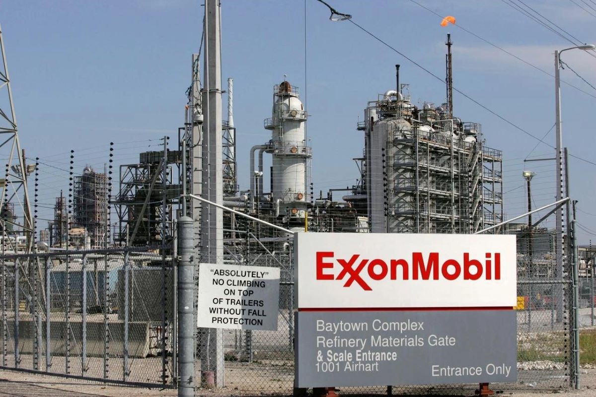 Фонд Рокфеллеров судится с ExxonMobil. Что случилось — OfficeLife