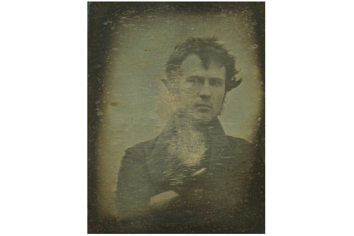 Первое в мире селфи, 13 фотоаппаратов на Луне и цифровая камера. Как телефоны научились снимать