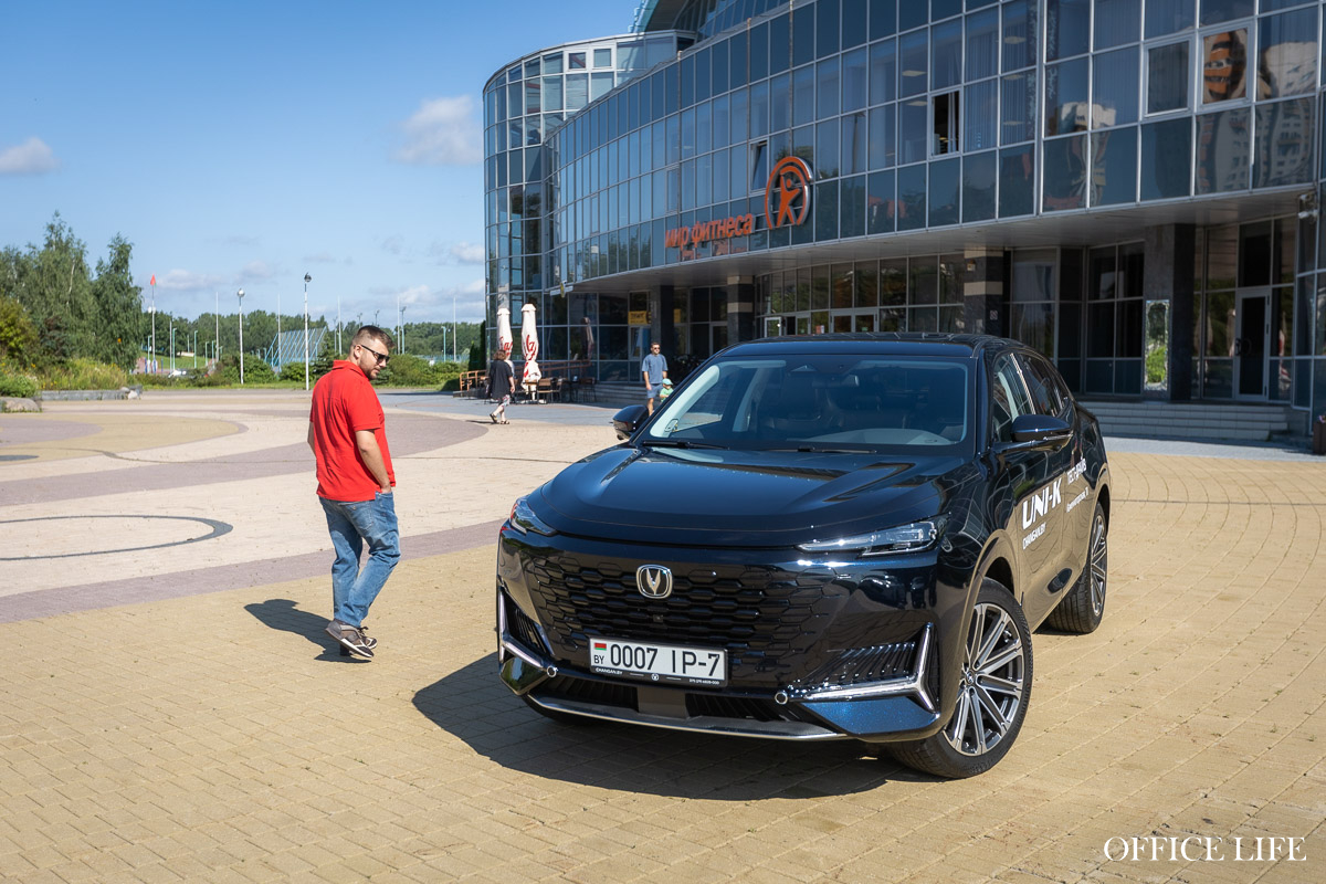 «Машина, которая забирает часть функций водителя». Протестировали флагманский кроссовер от Changan с директором «Мира фитнеса»
