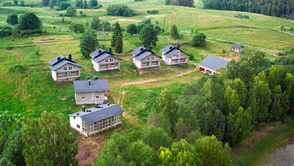 На одном из Браславских озер продают недостроенный гостиничный комплекс. Сколько стоит