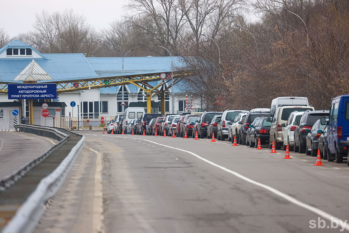 За продажу мест в очереди на границе с Польшей в Беларуси задержали более 10 человек