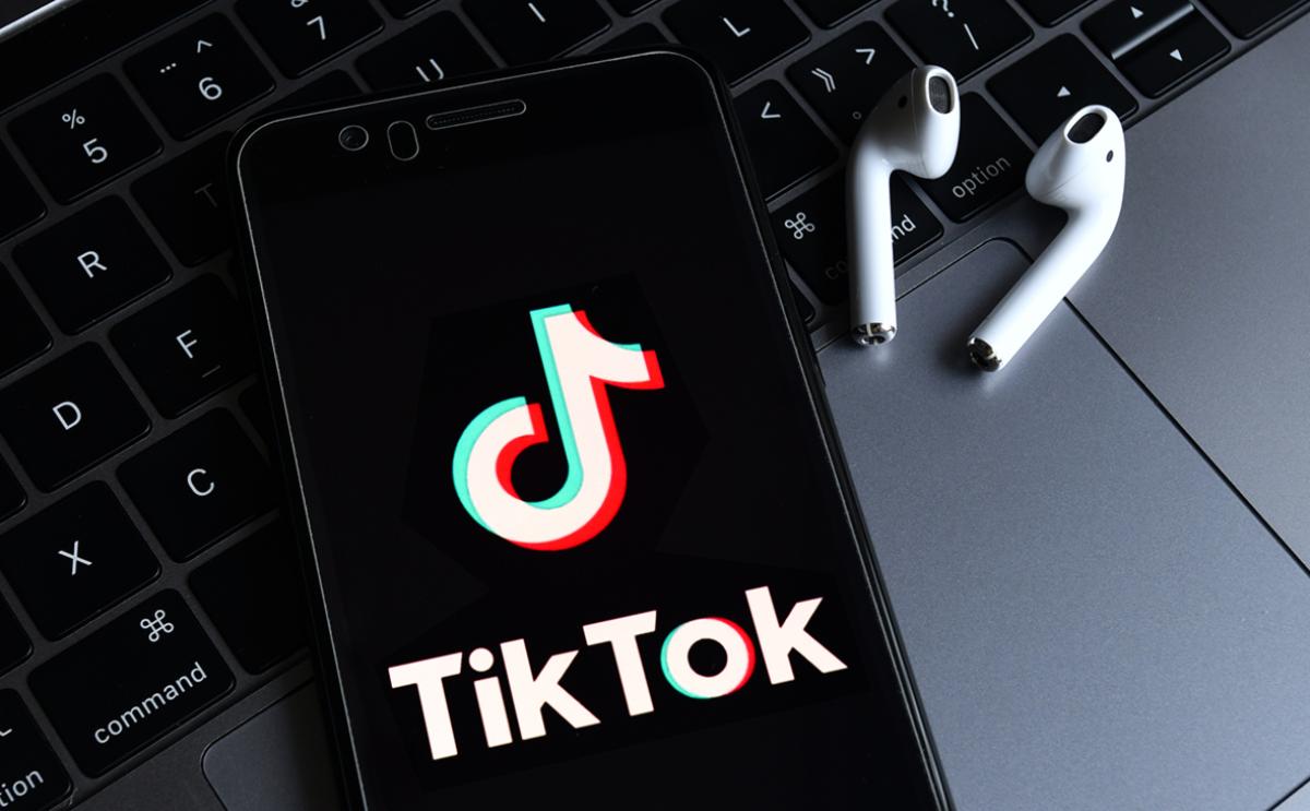 TikTok уходит в e-commerce. Авторы видео смогут размещать ссылки на свои  товары — OfficeLife