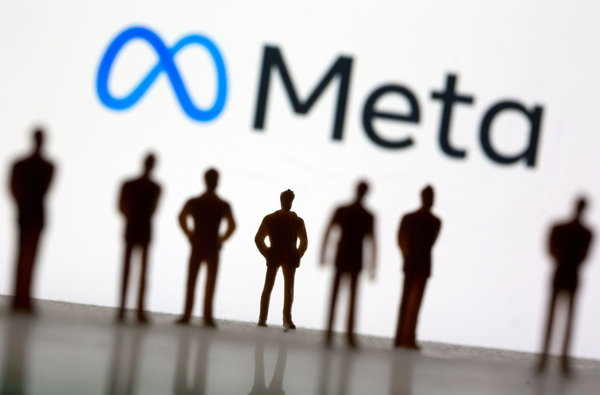 Meta увольняет десятки подрядчиков: кандидатов определили по алгоритму