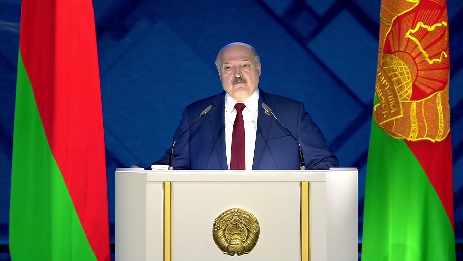 Лукашенко начал выступление с посланием к народу и парламенту