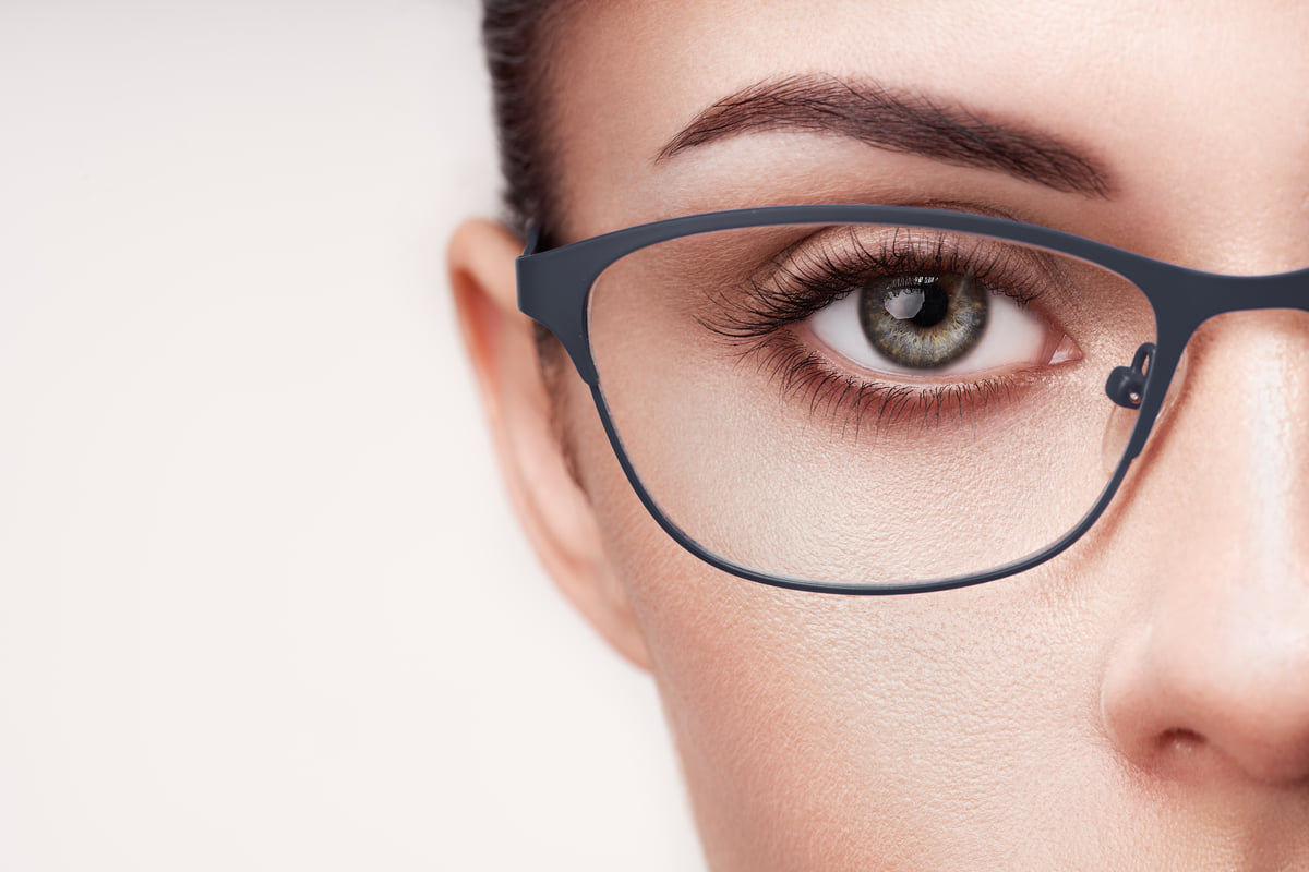 Очки, линзы, коррекция, витамины? Как беречь зрение тем, кто все время за компьютером