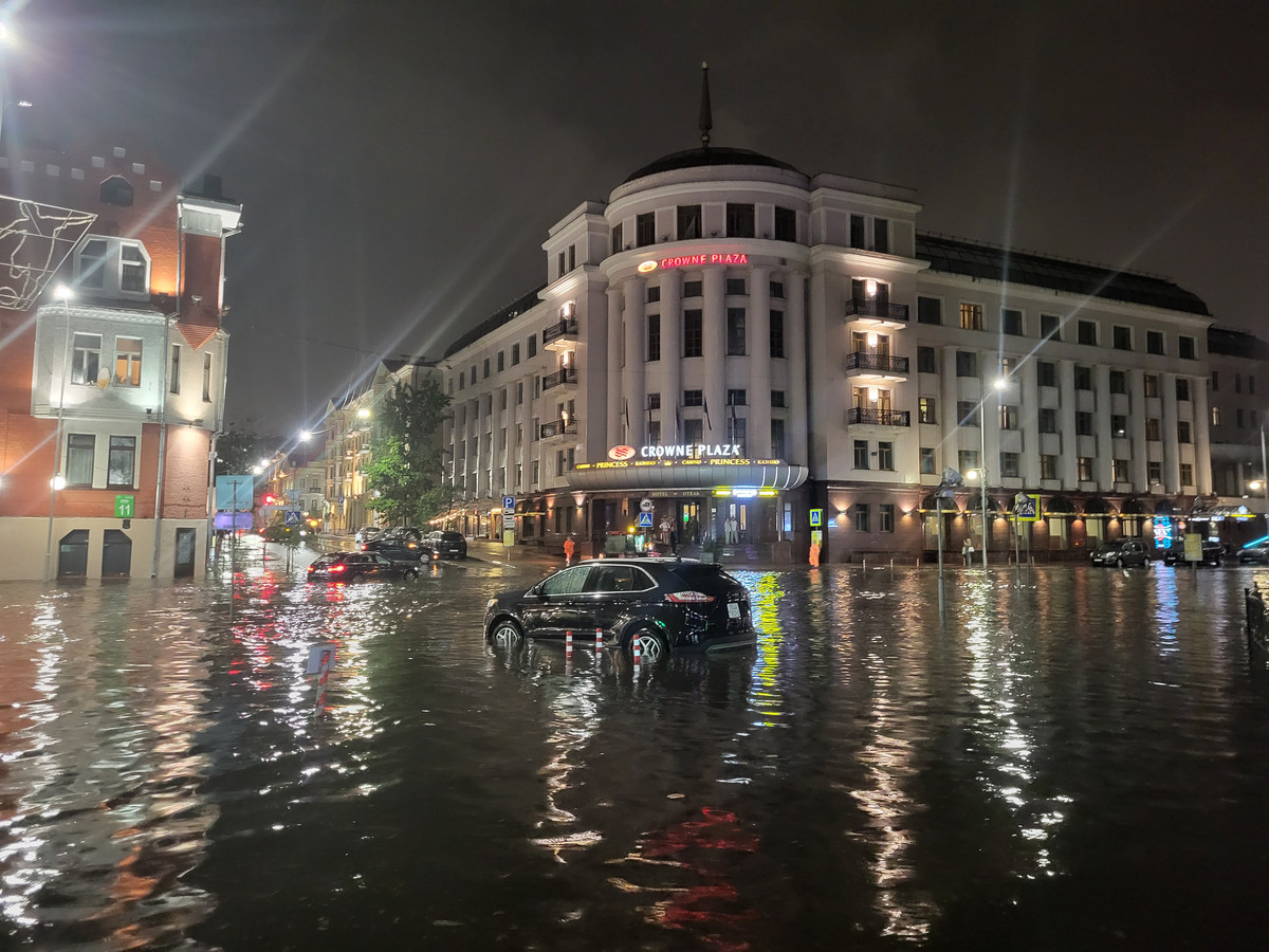 Минск пережил очередной «потоп». 40 участков дорог оказались в воде 