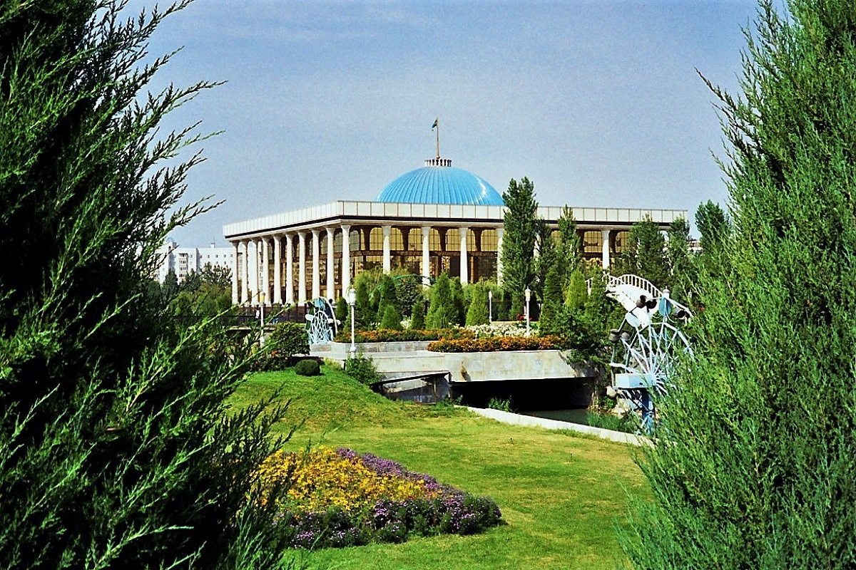 Узбекистан хочет ввести запрет на банковские операции для фигурантов санкционных списков