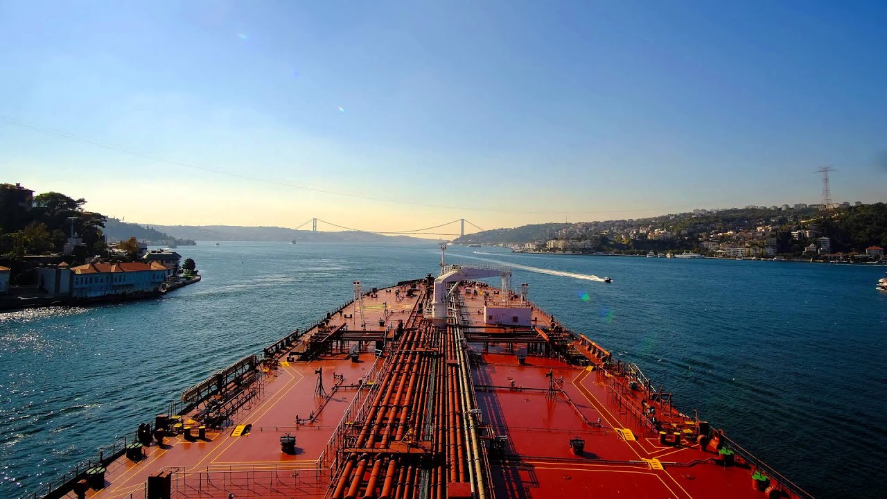 Потолок цен в действии? У берегов Турции — пробка из нефтяных танкеров