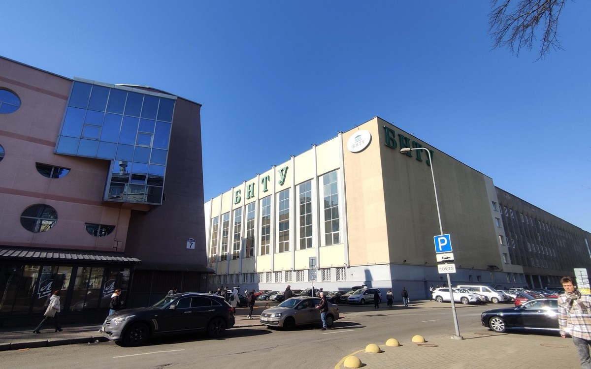 Белорусские вузы выделили квоты для россиян. Где для них больше всего бесплатных мест