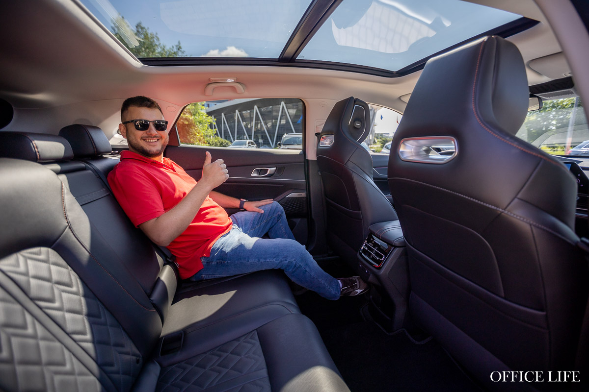 «Машина, которая забирает часть функций водителя». Протестировали флагманский кроссовер от Changan с директором «Мира фитнеса»