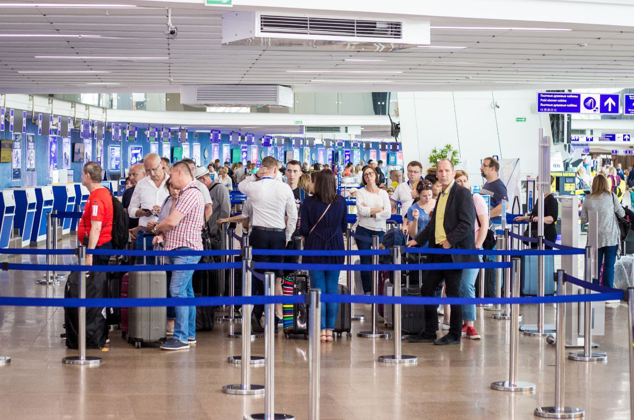 «Через год пассажир вспоминает, что забыл в самолете кольцо». Как и для чего авиакомпании хранят наши персональные данные