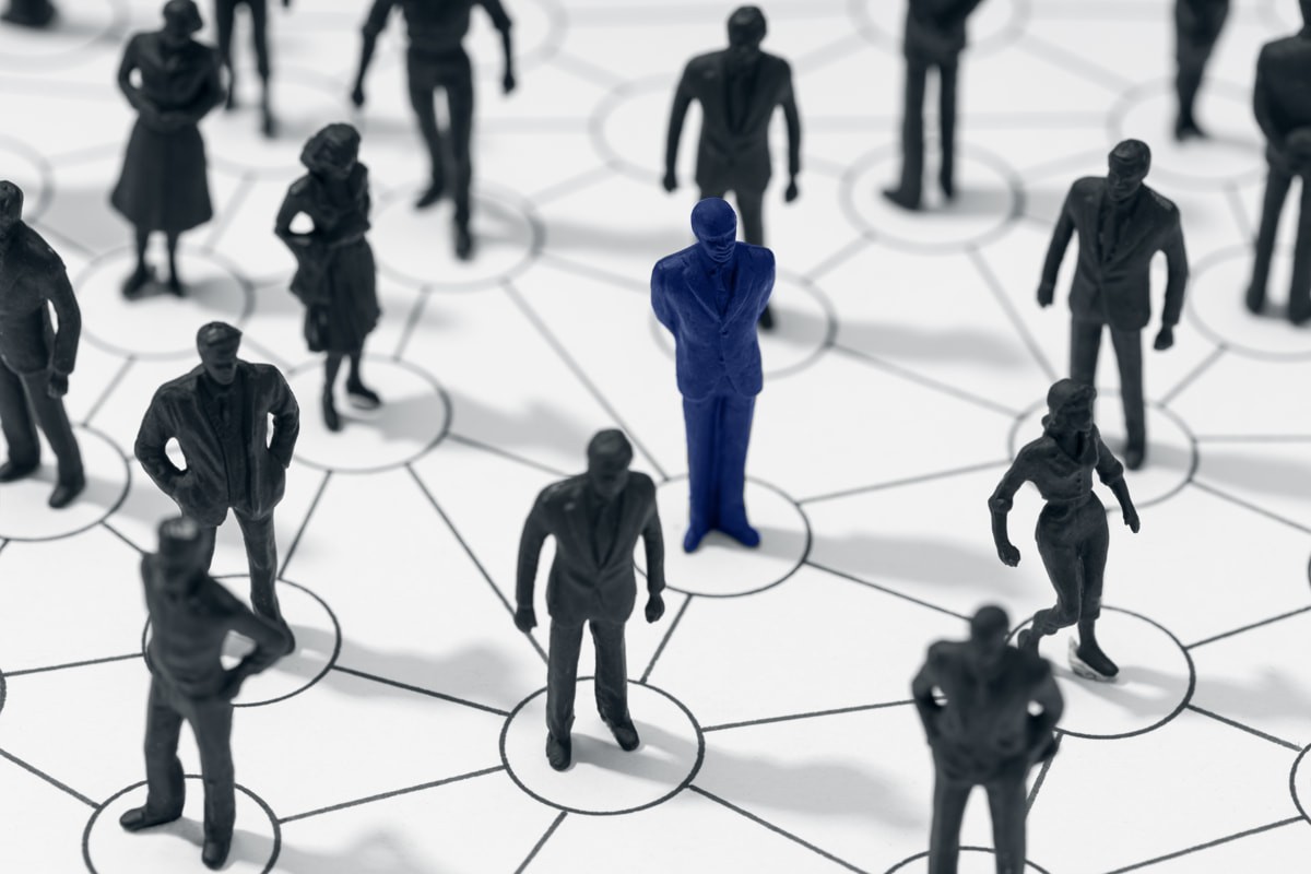 Нанимателям не хватает 25-летних, а рост зарплат замедляется: что происходит на рынке труда