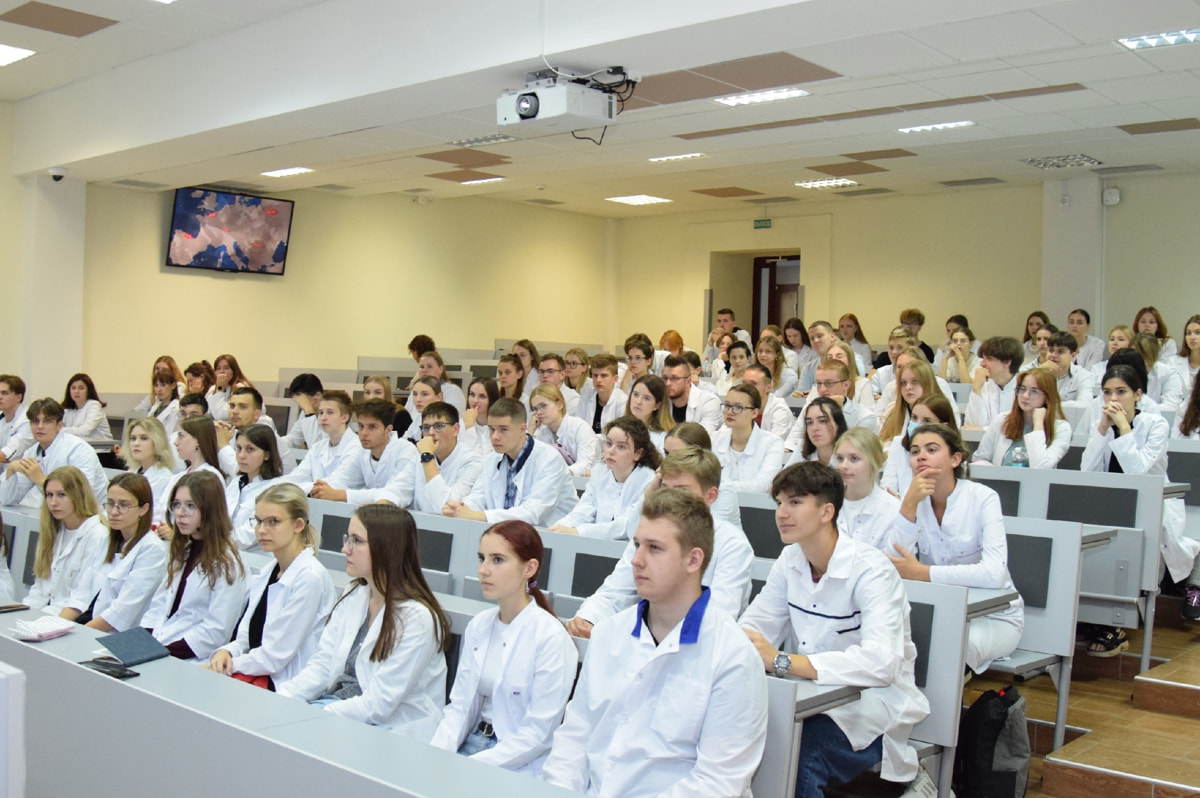 ИИ, африканистика и экономика с китайским. Как изменился план приема в вузы в 2025 году