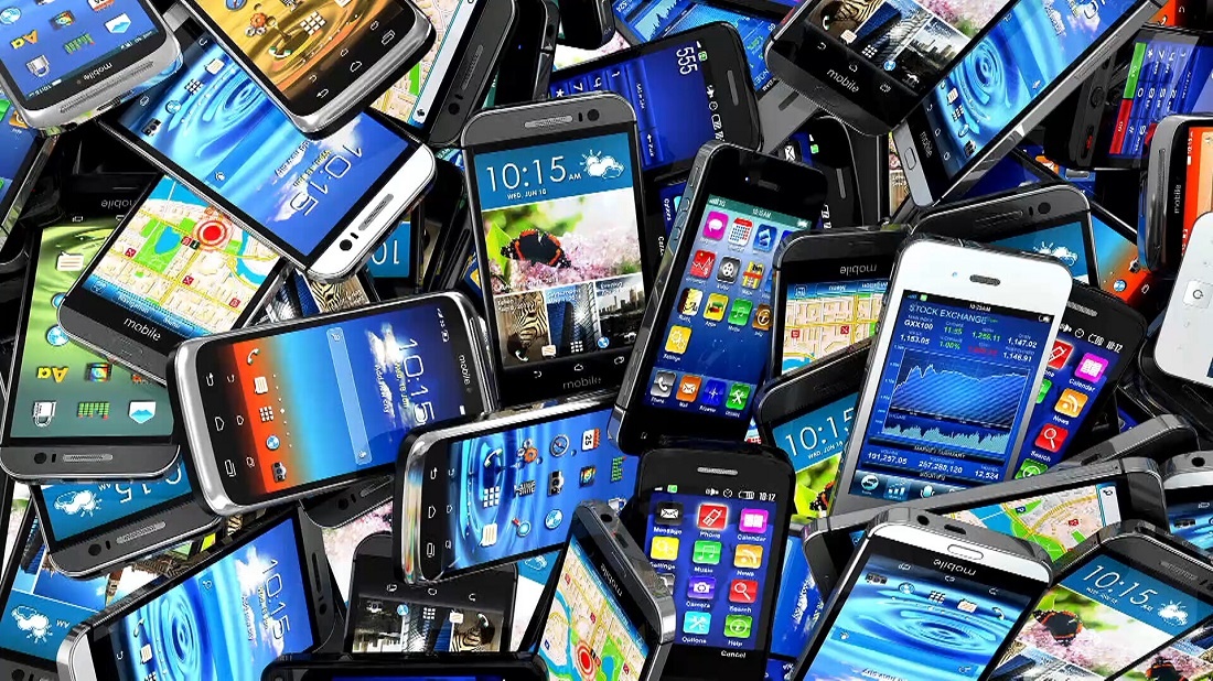 Продажи смартфонов в мире в 2023 году упадут до минимума за 10 лет