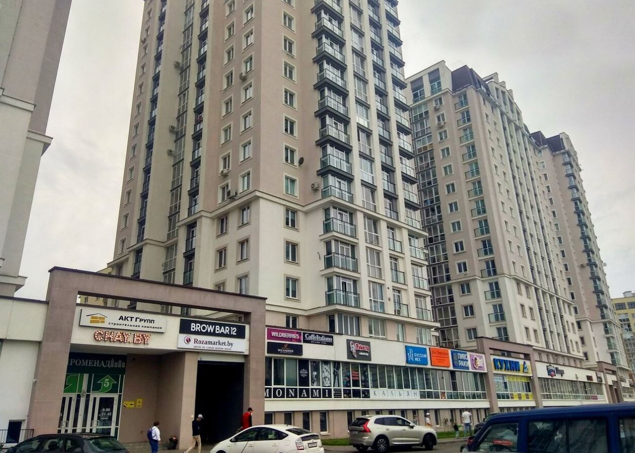 В Минске выставили на продажу торговое помещение с тысячей бабочек