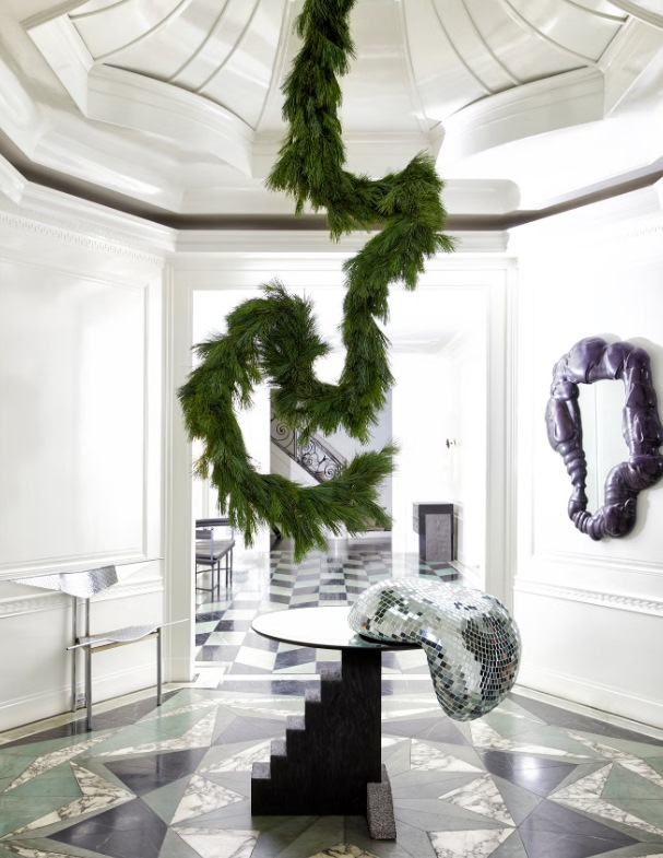 5 смелых идей для новогодней елки в офисе