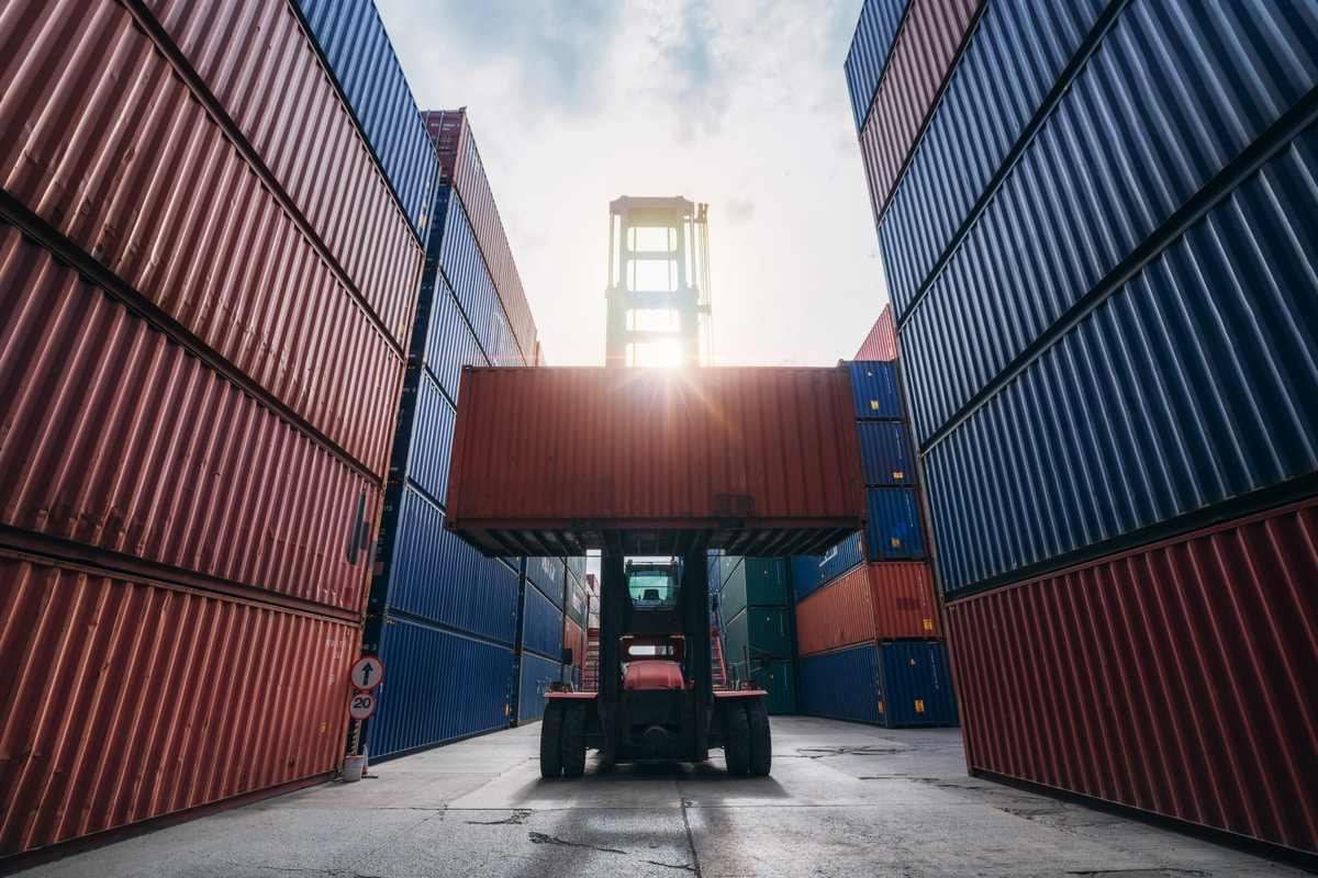 В логистике из Китая наступает высокий сезон. Что будет с грузоперевозками