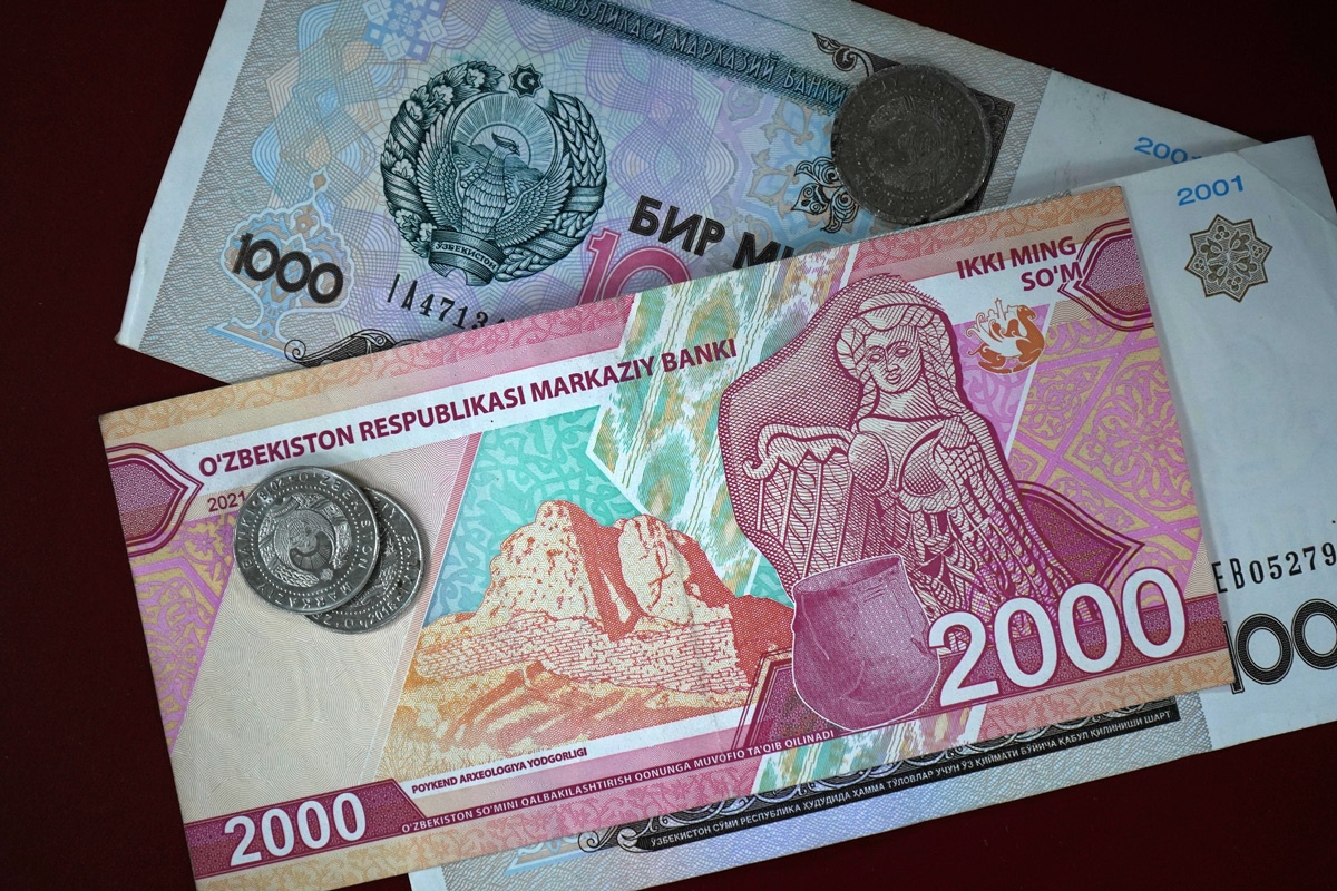 Два платежных сервиса Узбекистана остановили переводы за границу, в том числе в Беларусь