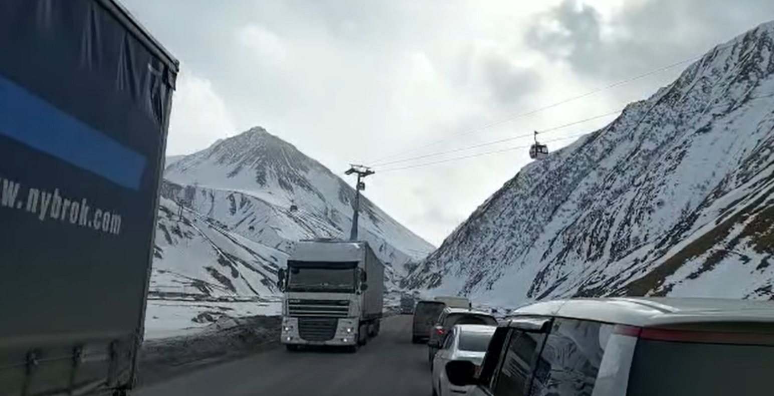 Перевозчикам открыли движение через погранпереход «Верхний Ларс» —  OfficeLife