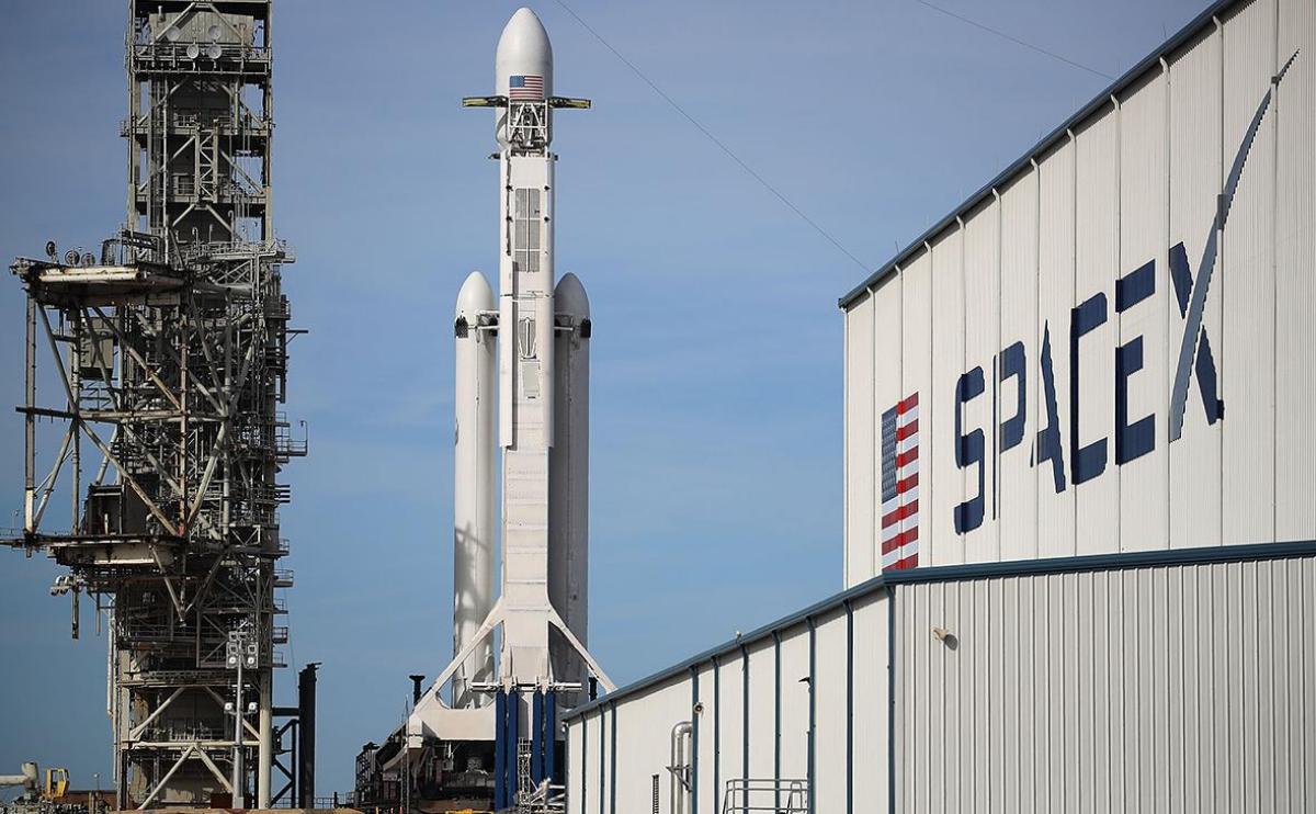 SpaceX откроет первый офис в Европе. Узнали, в каком городе