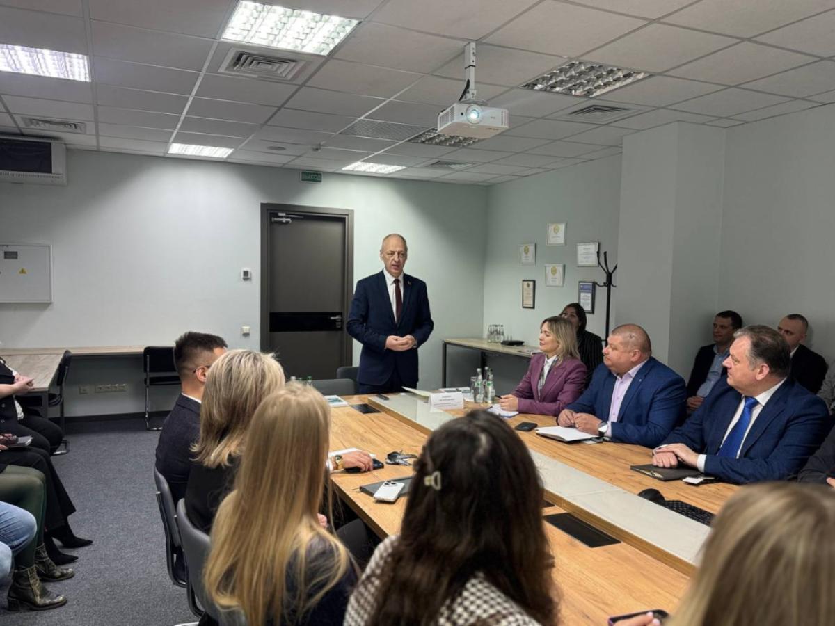 Глава МАРТ встретился с компанией-владельцем алкомаркетов «Семь пятниц». Что обсуждали